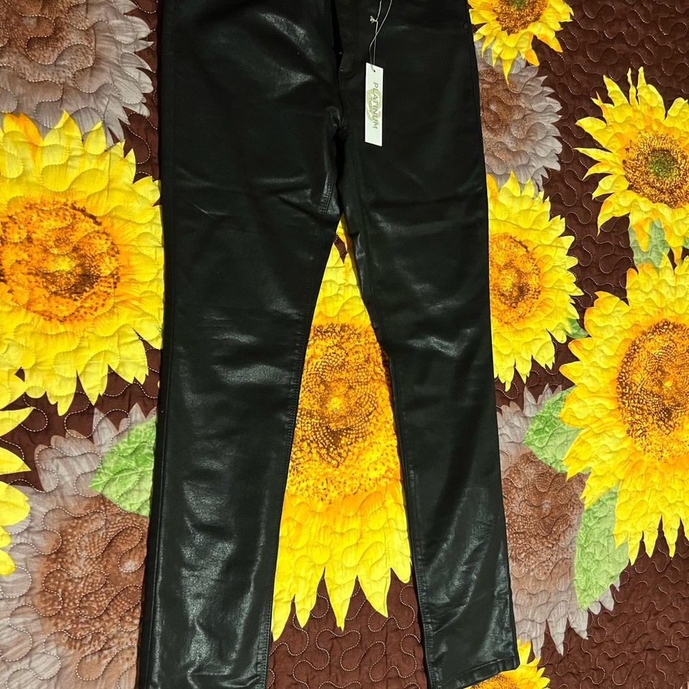 Platinum Chico’s sz 00 like 4/27 waist Black sleek coated faux leather Jegging.